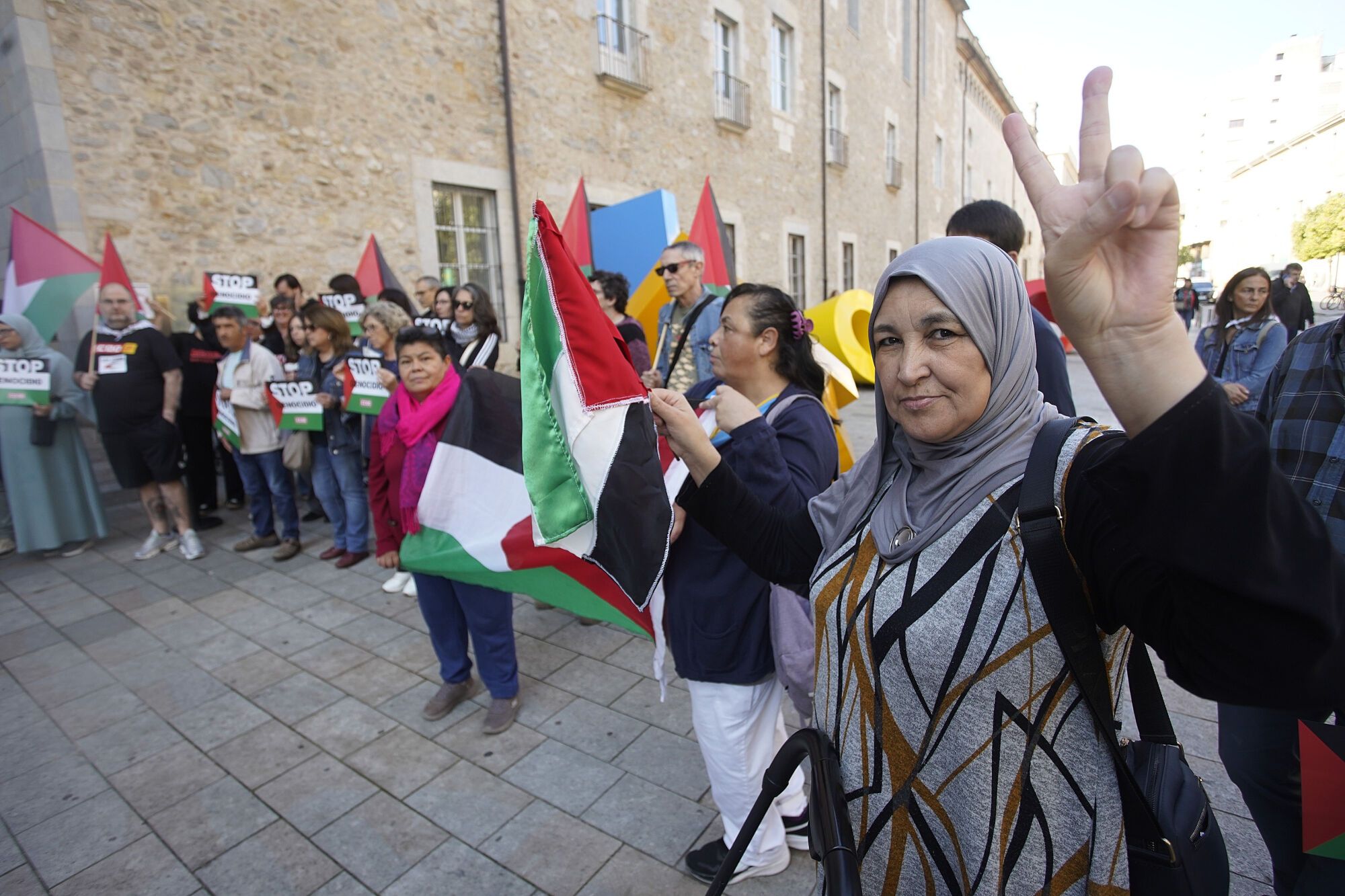 Girona concentració davant de la seu de la Generalitat de Girona vaga general en suport a Palestina