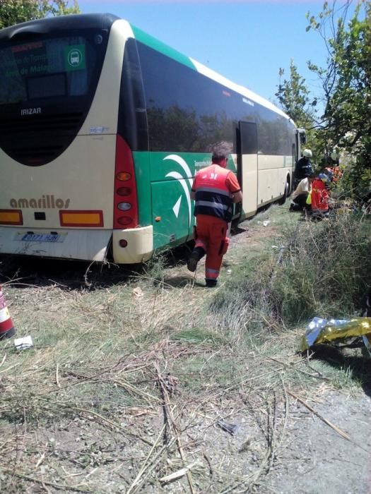 Colisión frontal entre un turismo y un autocar