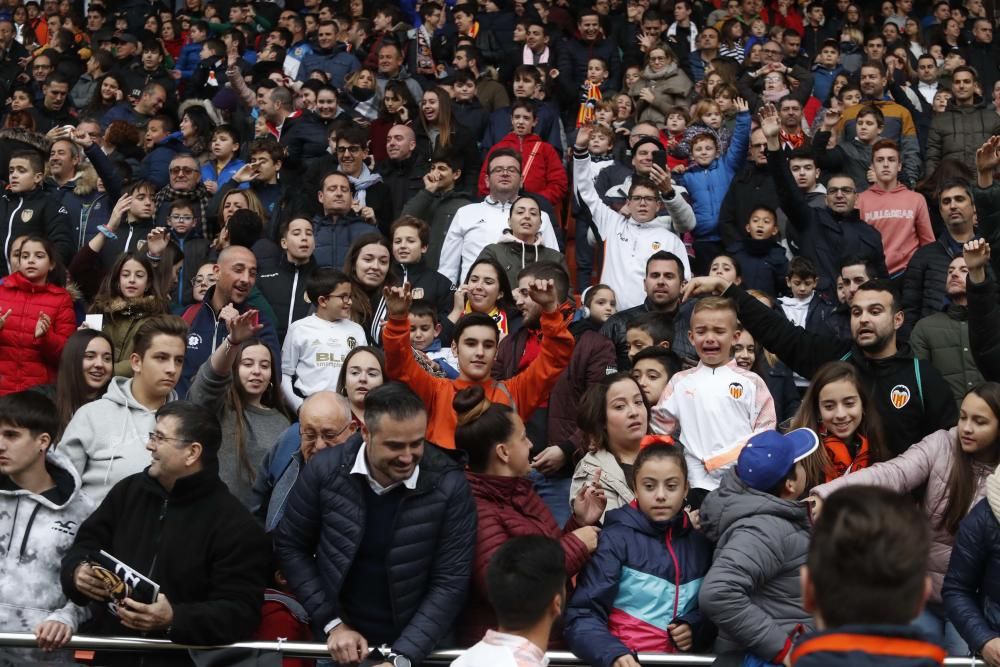 Búscate en el entrenamiento del Valencia CF en  Mestalla