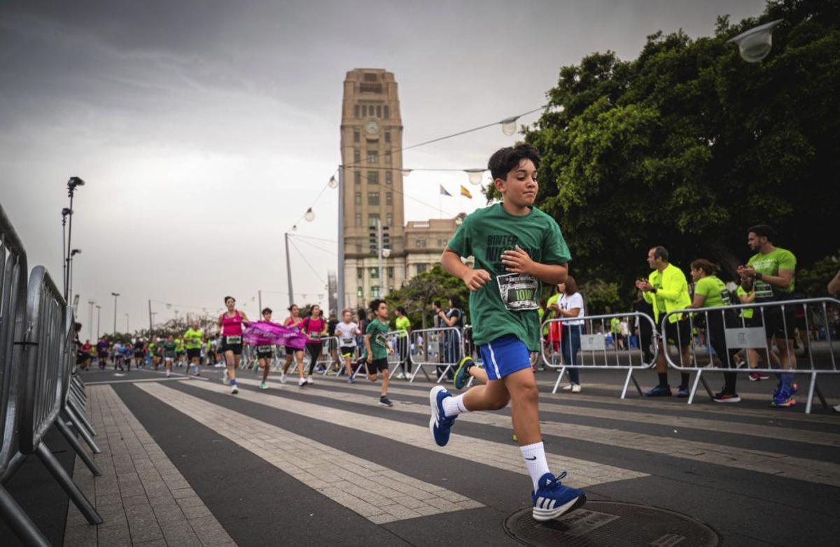 La capital tinerfeña se rinde a la Binter NightRun