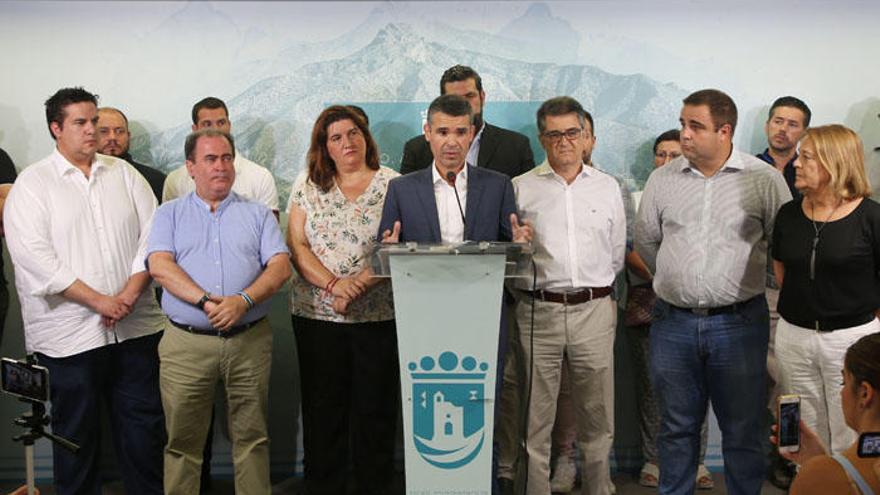 El alcalde, José Bernal, arropado ayer por los miembros de su gobierno.