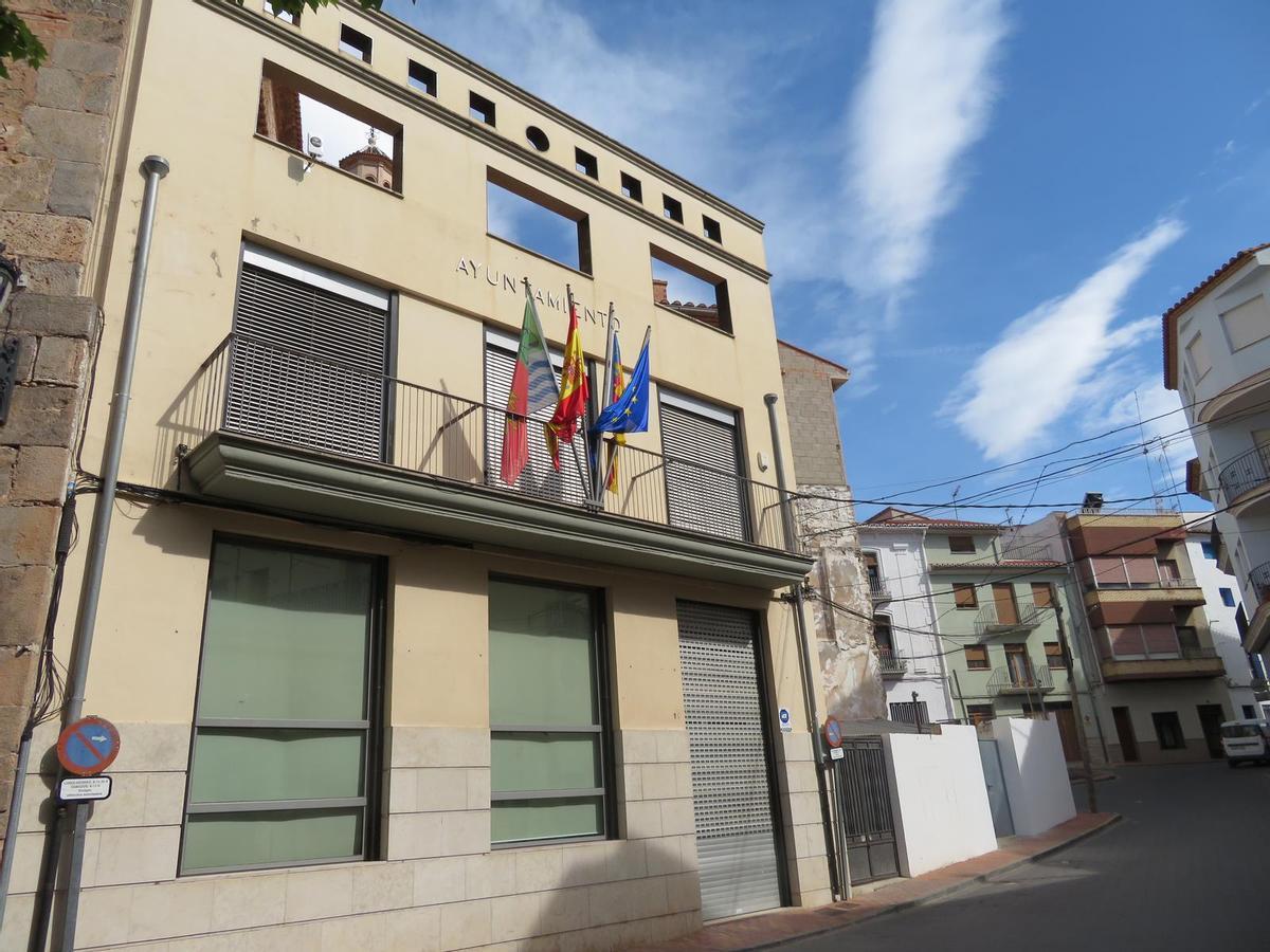 Fachada del ayuntamiento de Soneja.