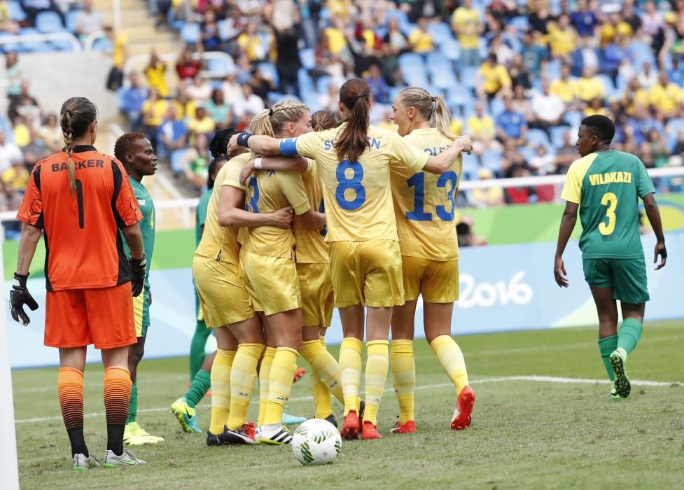 Los Juegos Olímpicos de Río 2016 han comenzado con el partido del torneo femenino de fútbol Suecia-Sudáfrica, saldado con triunfo nórdico. También se ha jugado el Canadá-Australia.