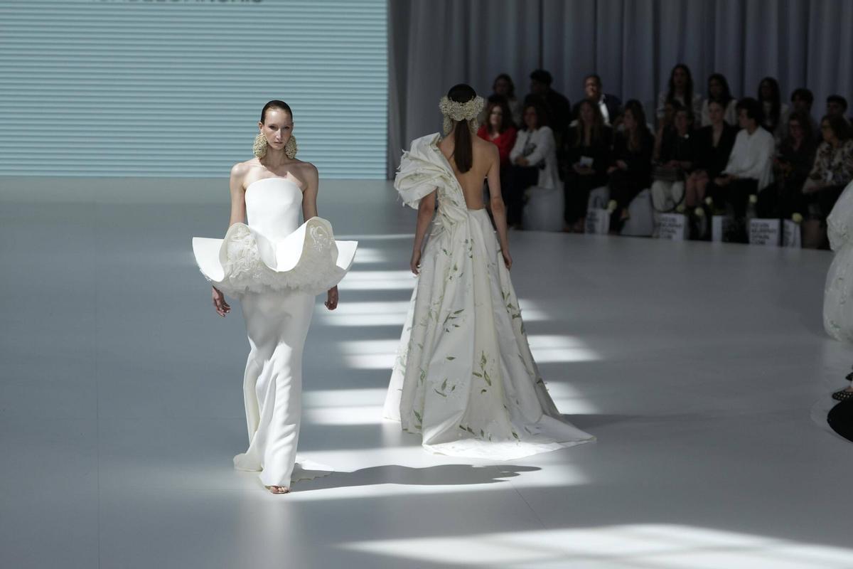 Barcelona 22/04/2026 Bridal Fashion Week en Fira de Barcelona En la foto, desfile de Isabel Sanchís Fotografía de Ferran Nadeu