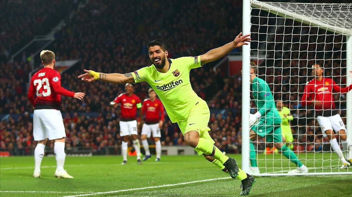 aguasch47718514 manchester  england   april 10   luis suarez of fc barcelona190415150043