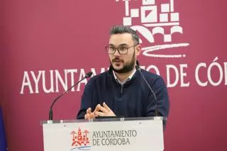 Hacemos acusa al Ayuntamiento de incumplir su propia ordenanza de publicidad al instalar una lona sin licencia