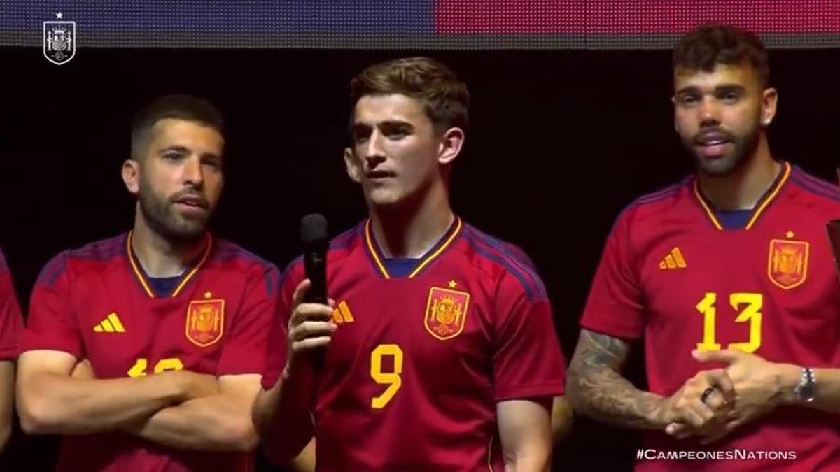 ¡Lamentable! Gritos de "p*** Barça" en el discurso de Gavi en la celebración del título de la Nations League en Madrid