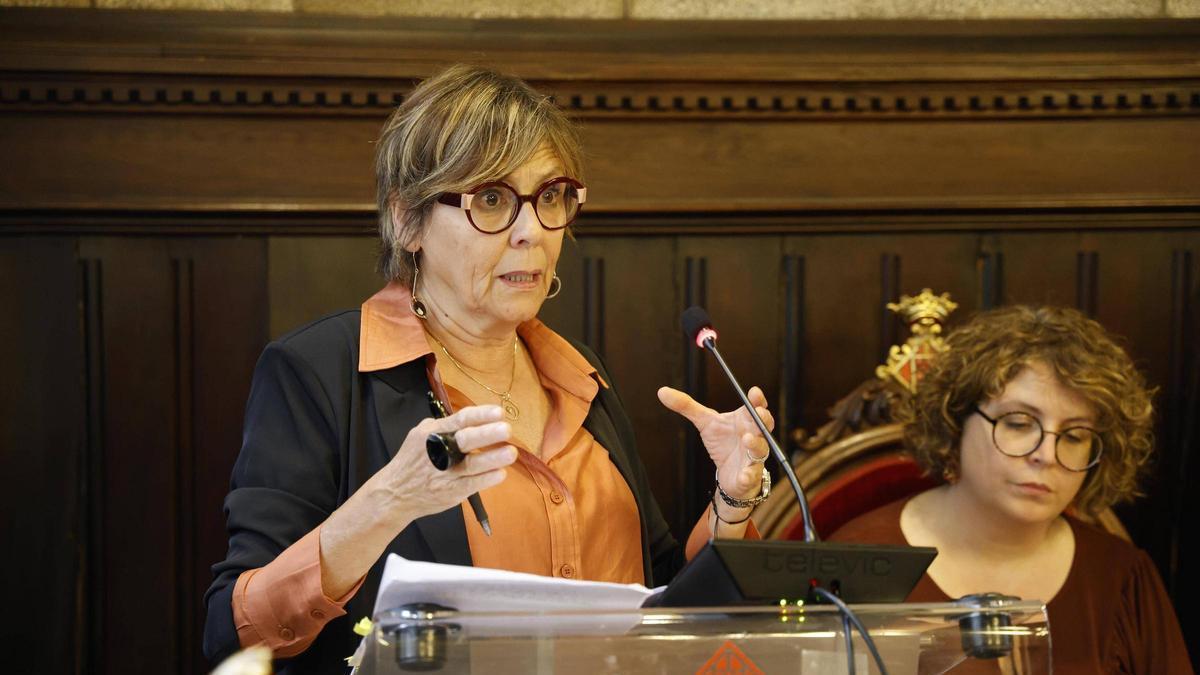La Defensora de la Ciutadania, Marta Alsina, durant la intervenció.