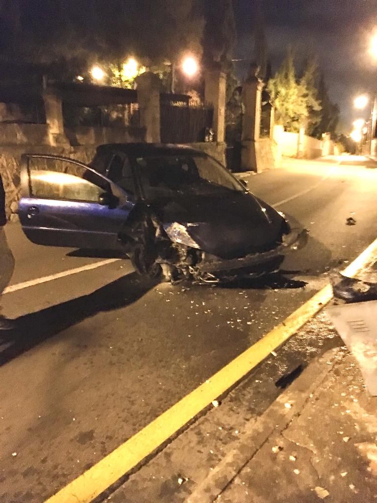 Dos individuos se dan a la fuga tras estrellarse con un coche en La Bonanova, en Palma