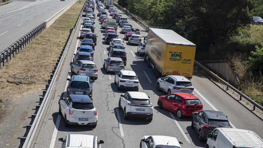 L’AP-7 acumula fins a 20 quilòmetres de cua a Maçanet per un accident