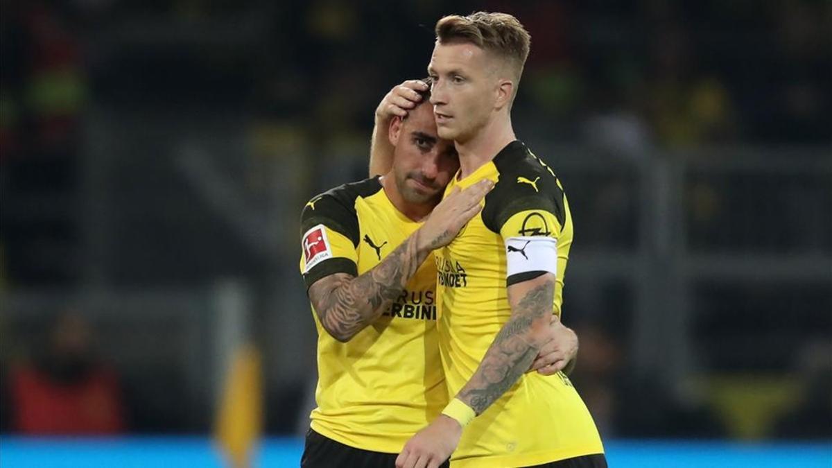 Alcácer y Reus se abrazan durante el úlimo duelo liguero de los 'borussers'