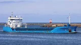 Un mercante que salió de Marín, asistido de emergencia por los remolcadores «María Pita» y «Ría de Vigo»