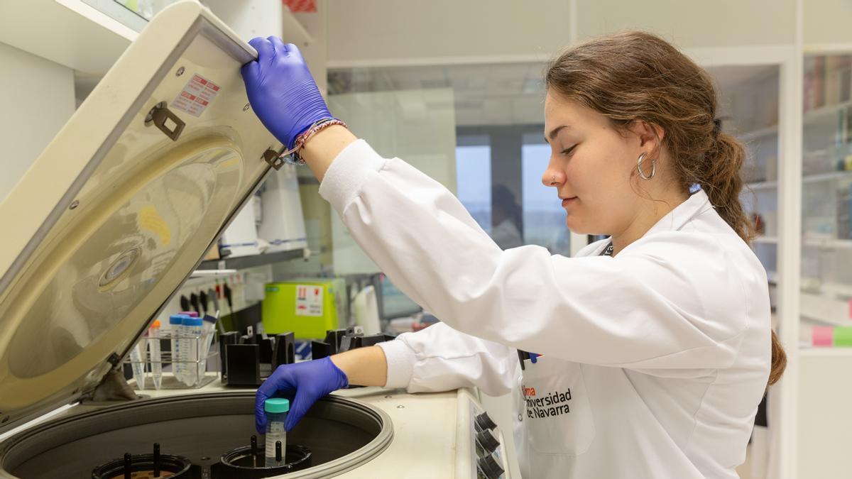 Trabajadora del Centro de Investigación Médica Aplicada en Navarra (CIMA)