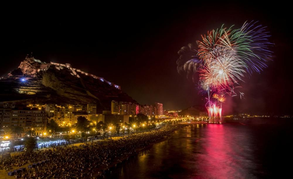 Fuegos cromáticos la primera noche