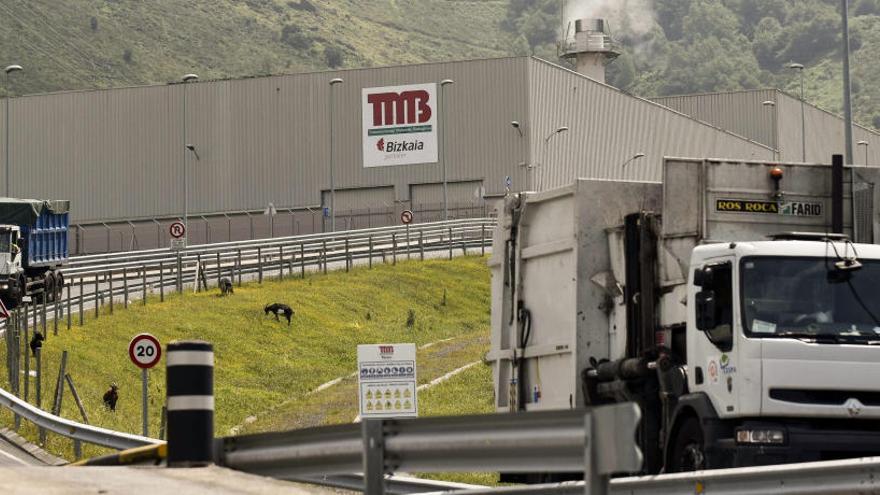 Camions sortint de la planta de residus