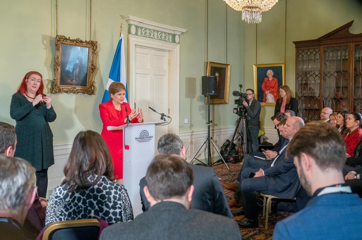 Nicola Sturgeon, ministra principal de Escocia, anuncia por sorpresa su dimisión