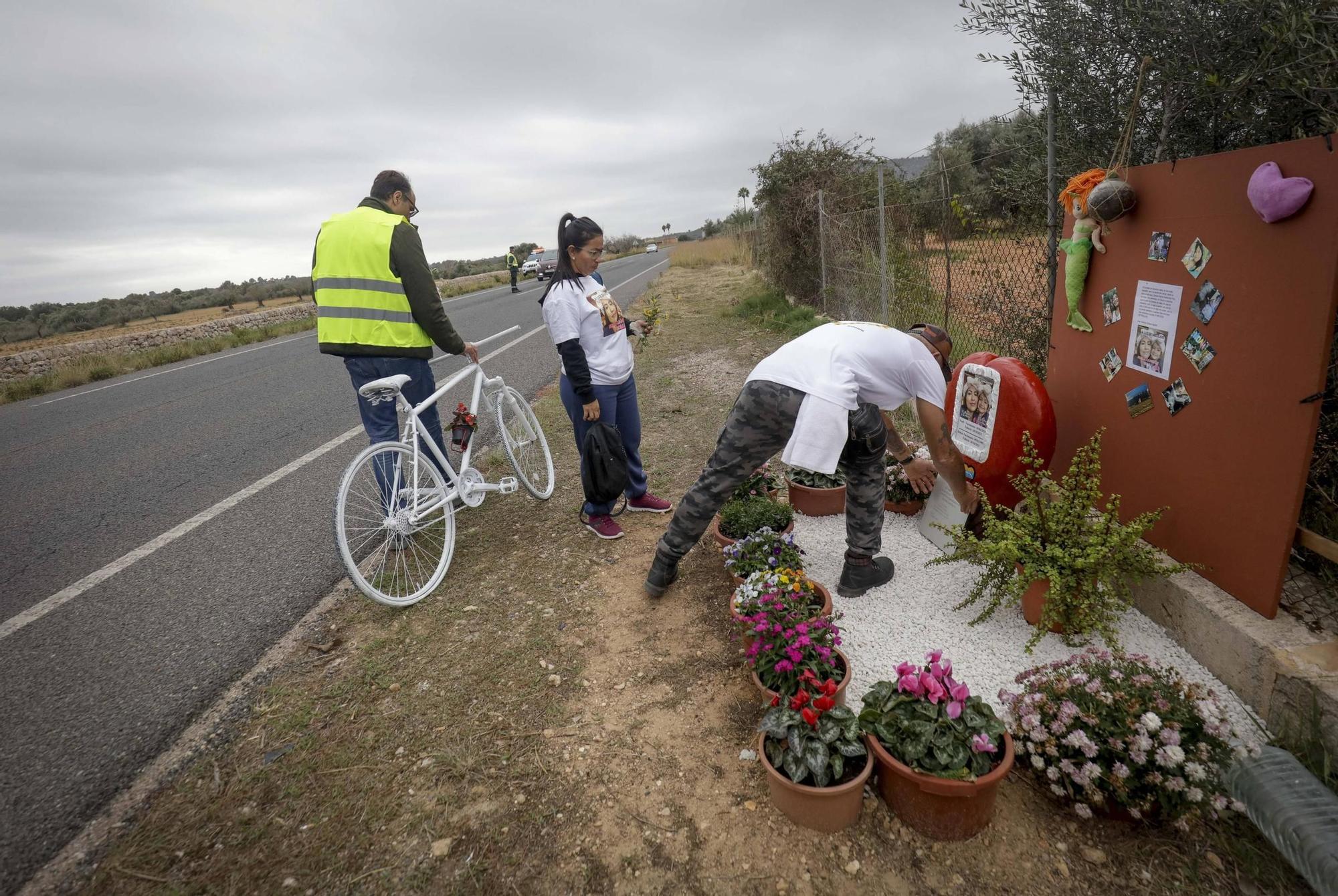 Homenaje a la mujer y su hija de cuatro años fallecidas en un accidente de tráfico en Llubí