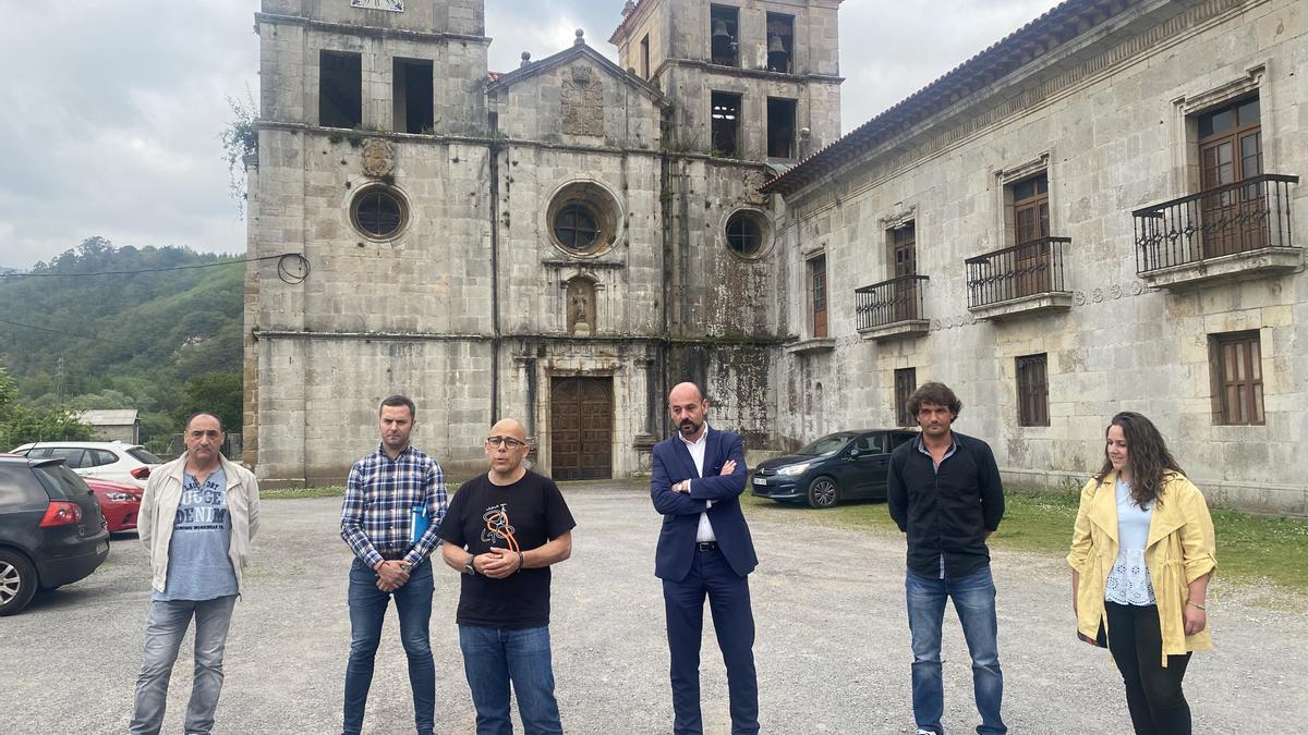 Marcos Verano, tercero por la izquierda, durante la presentación de SOS Occidente.