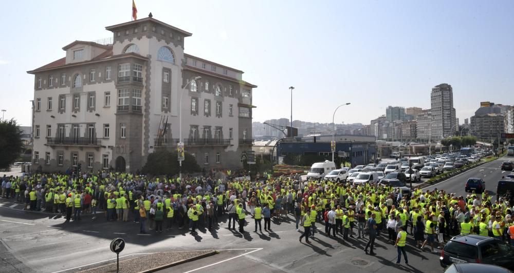 Un millar de trabajadores de Endesa se concentran en Coruña para pedir tiempo