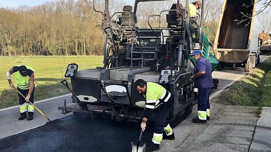 Reasfalten la carretera Banyoles-Mieres