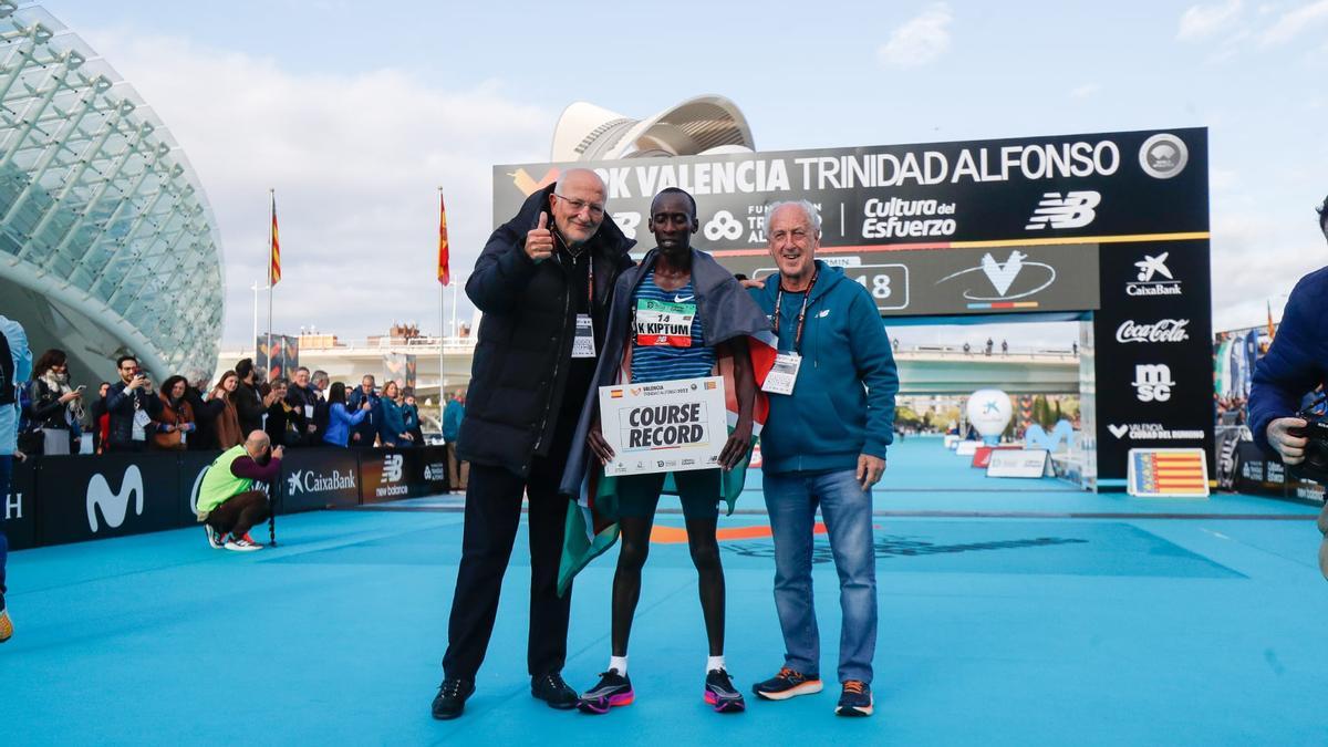 Finaliza la Maratón València Trinidad Alfonso batiendo record.