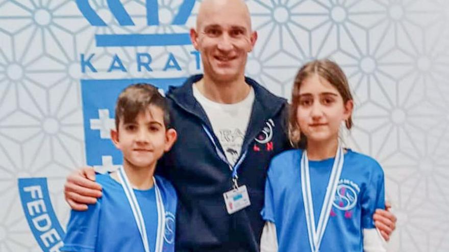 Tres karatekas de la misma familia, campeones gallegos