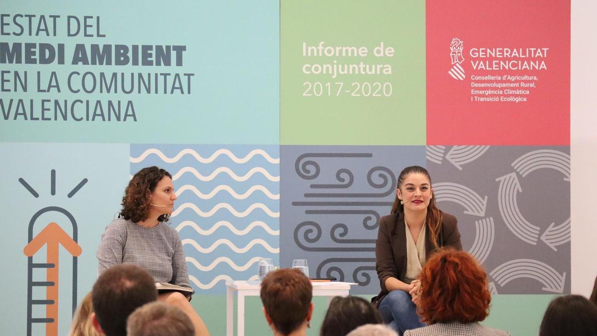 Paula Tuzón y Mireia Mollà, en la presentación de un informe