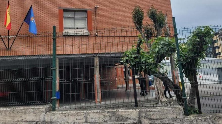 Hablan los padres de los compañeros del colegio de las mellizas que han muerto en Oviedo: "Eran unas niñas encantadoras, mi hijo siempre me decía que le gustaría dibujar como ellas".