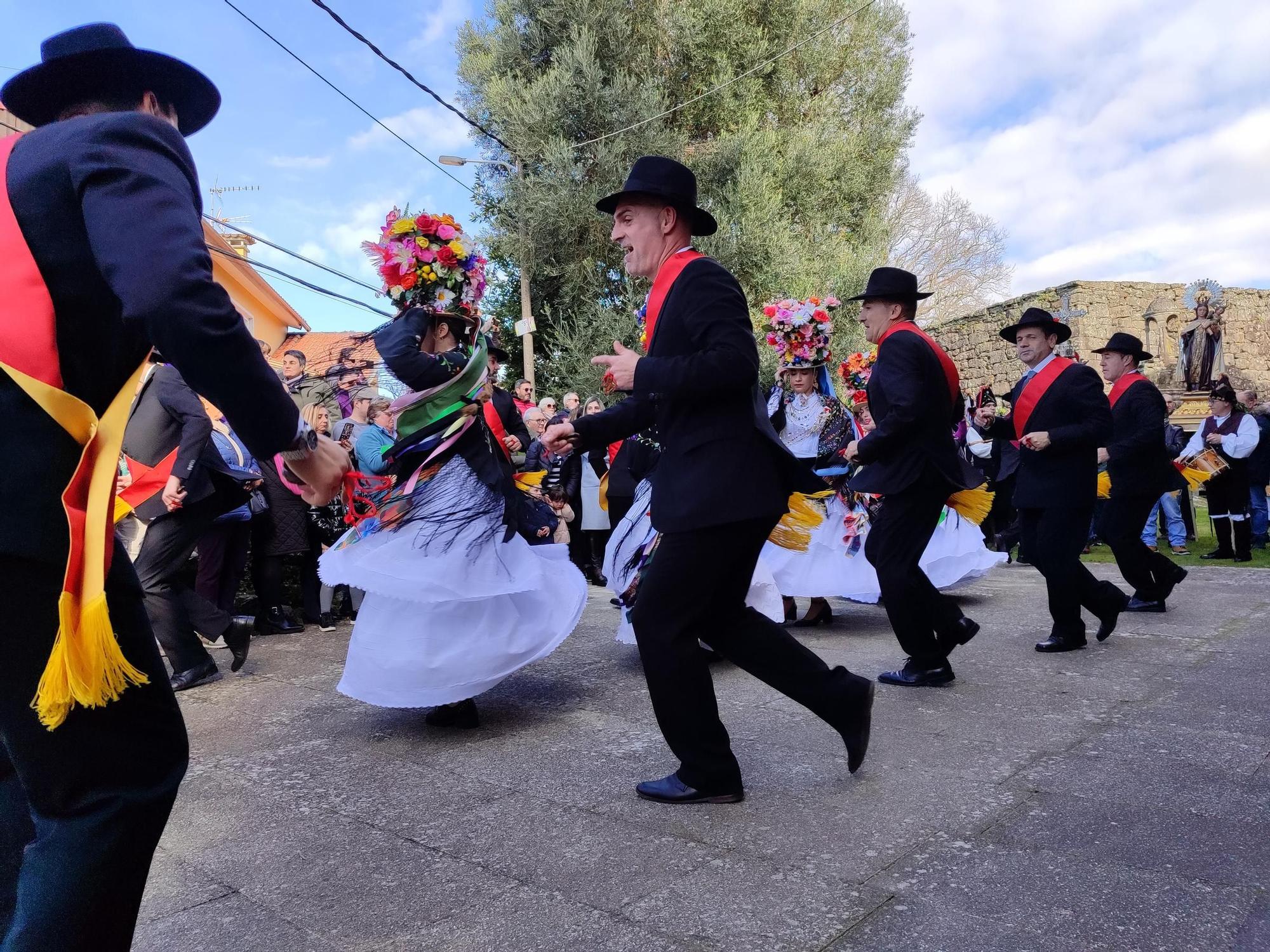 La Danza de las Flores conquista Aldán