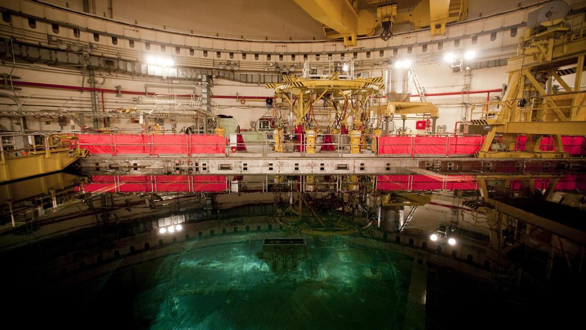 Interior de la central nuclear de Cofrentes durante una parada para la recarga de combustible.