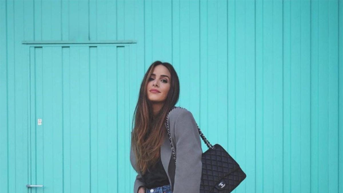 Rocio Osorno posando enfrente de una pared
