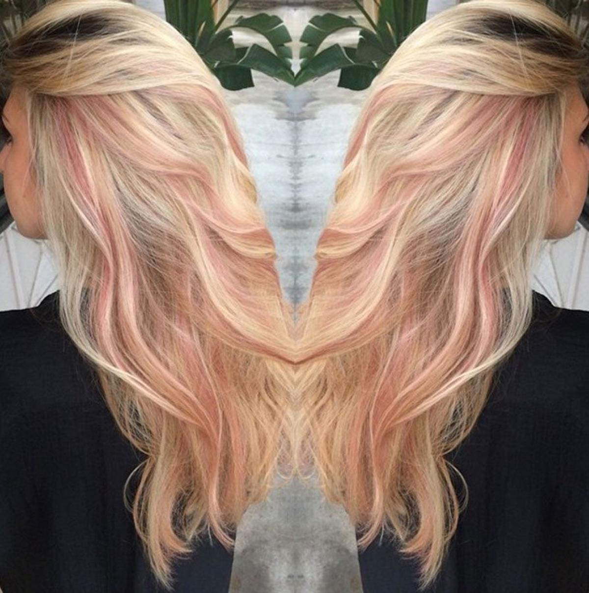 Melena ondulada en color 'Rose Gold Blonde'