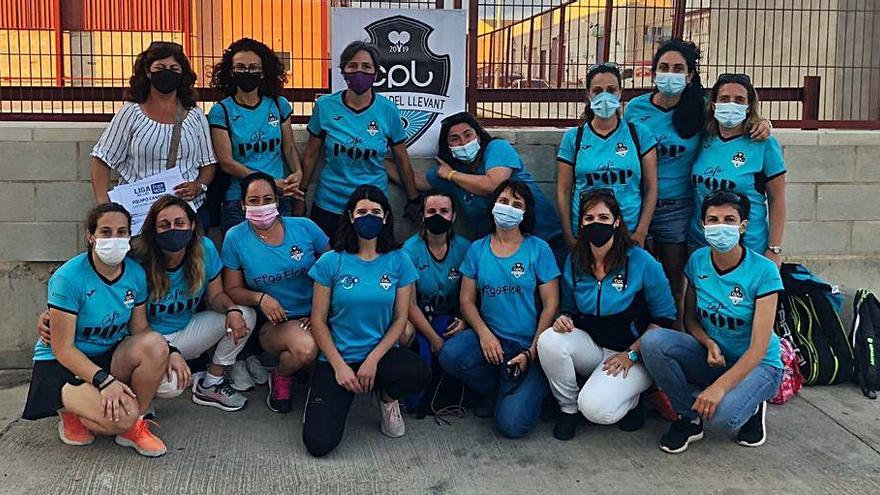 Equipo femenino del Padel Llevant.