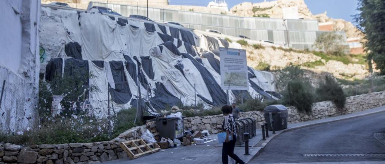 El lateral del Portón, en el entorno de las viviendas y los restos.