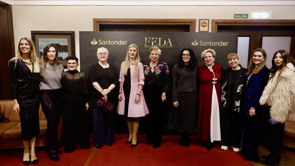 "Una mujer referente en Gijón, con una trayectoria vital y profesional impecable y encomiable": la galerista Gema Llamazares recibe su homenaje como referente emprendedor en Asturias (en imágenes)