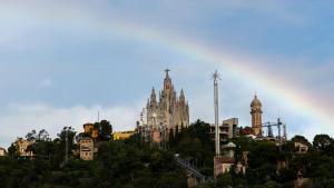 Una imatge del Tibidabo de Barcelona aquest dissabte 5 doctubre