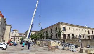 Instalan la nueva cubierta del patio renacentista del Parador de Turismo de Zamora
