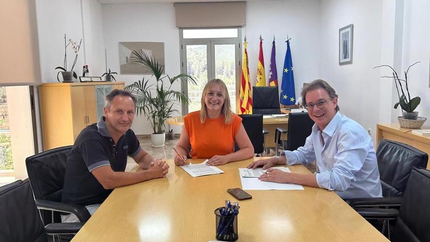 El Consell de Ibiza y Sant Joan firman un convenio de 100.000 euros para mejorar las instalaciones deportivas