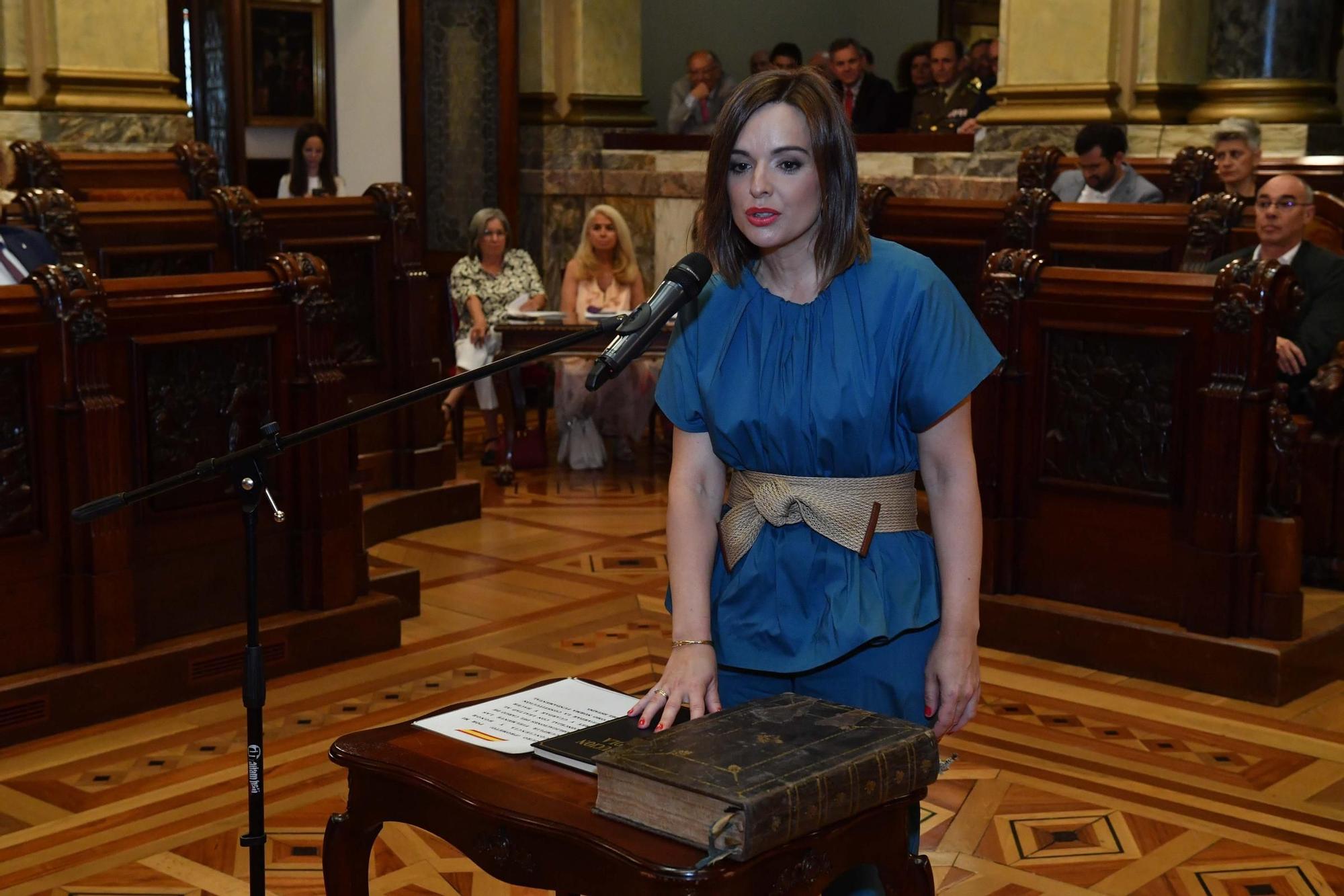 Investidura Inés Rey: La alcaldesa de A Coruña jura su cargo por ...