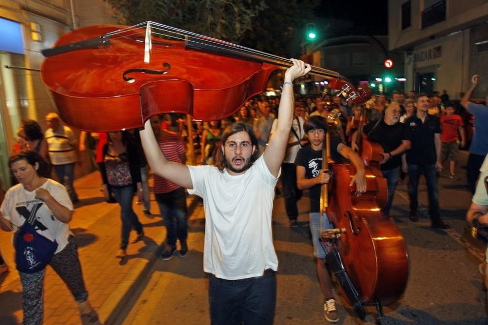 El muro de Pink Floyd suena por todas partes