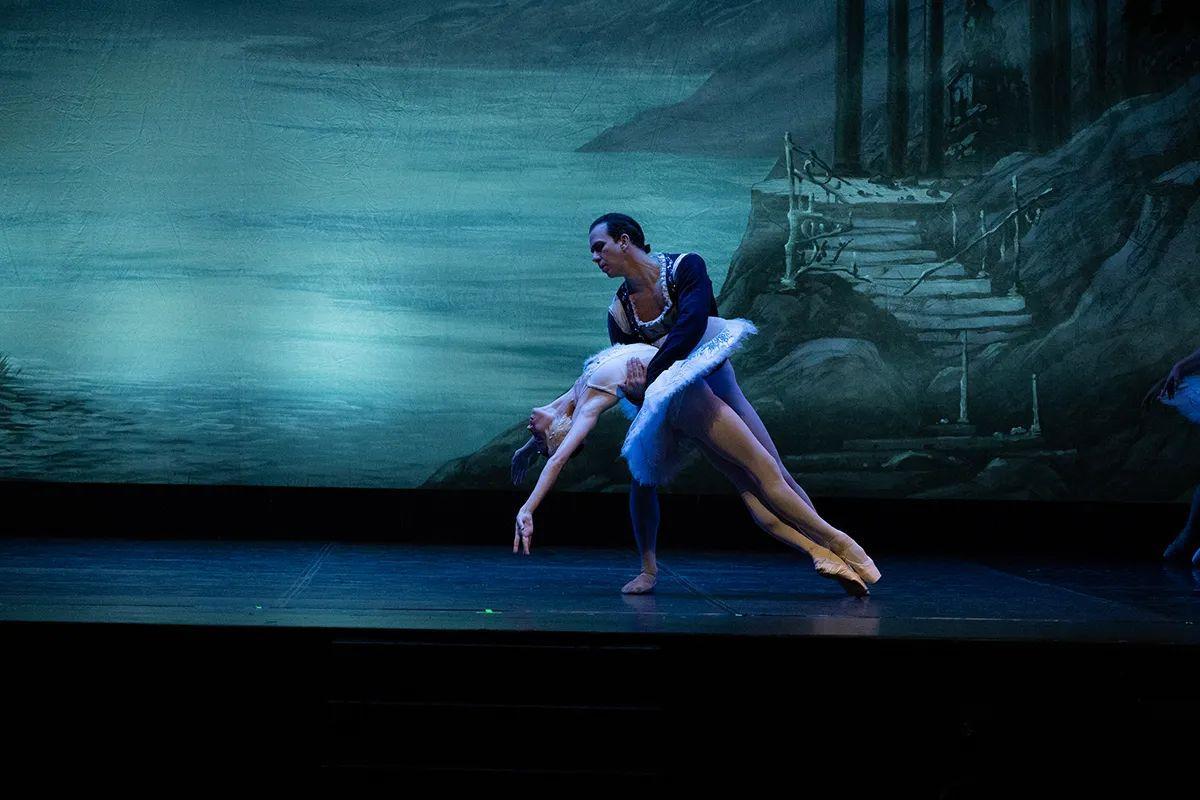 El ballet cuenta con varios de los solistas del Teatro de Ópera y Ballet de Kiev.