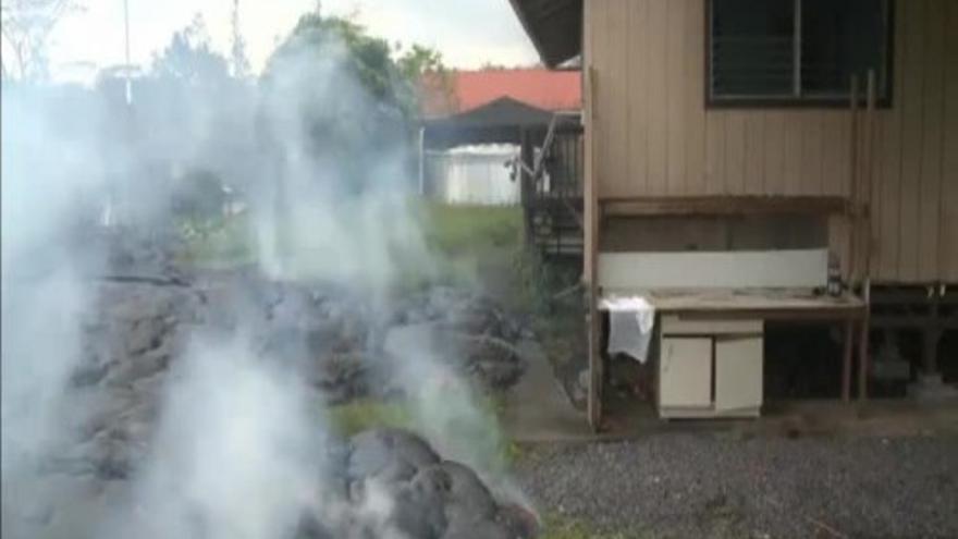 La lava del volcán Kilauea destruye una casa en Hawai