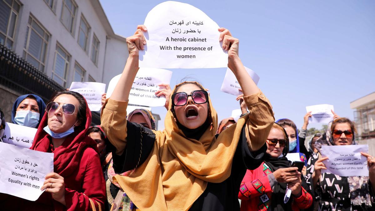 Afghan women's rights defenders and civil activists protest to call on the Taliban for the preservation of their achievements and education, in front of the presidential palace in Kabul