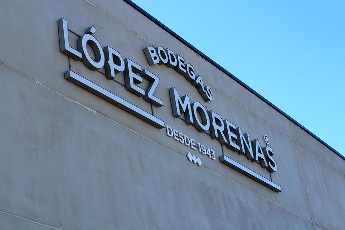 Fachada de las Bodegas López Morenas