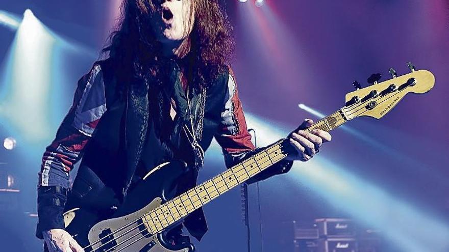 Glenn Hughes, durante una actuación.