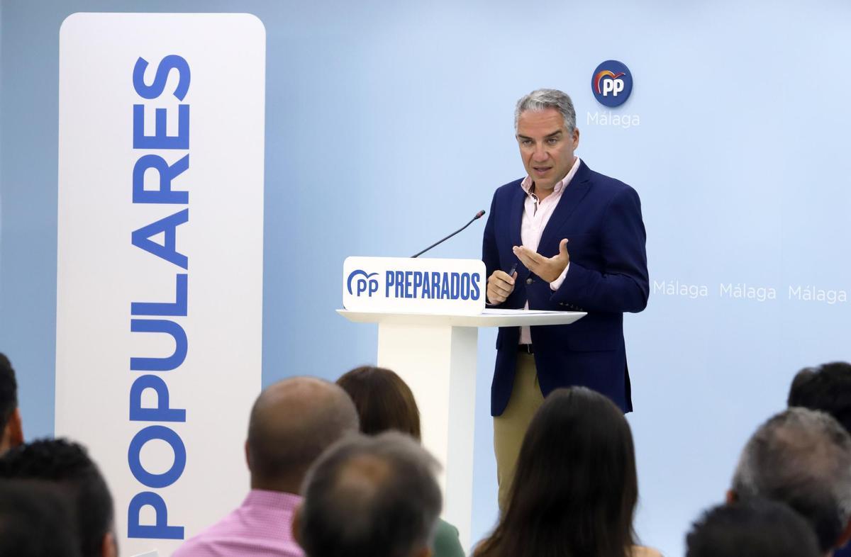 El coordinador general del PP, presidente provincial y diputado autonómico, Elías Bendodo, ofrece una rueda de prensa tras mantener una reunión con alcaldes y portavoces municipales a 2 de agosto de 2022 en Málaga (Andalucía, España) El coordinador general del PP, presidente provincial y diputado autonómico, Elías Bendodo, ofrece una rueda de prensa tras mantener una reunión con alcaldes y portavoces municipales a 2 de agosto de 2022 en Málaga (Andalucía, España)