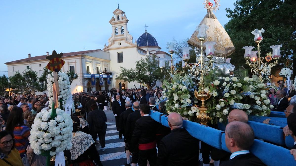 La Virgen del Lledó, llegando a su basílica, tras 23 días en Castelló.