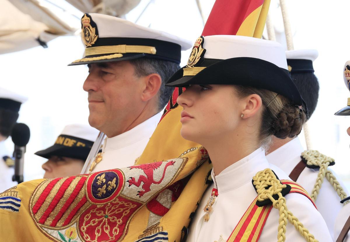 La princesa Leonor, abanderada en una jura de bandera en el Juan Sebastián Elcano en Cartagena de Indias