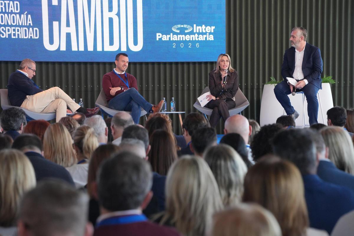 La presidente del PPCS, Marta Barrachina, ha participado en la Interparlamentaria del PPCV en Dénia.