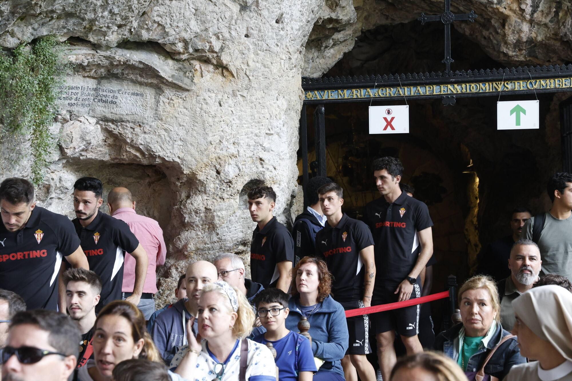 EN IMÁGENES: Visita del Sporting a La Santina en Covadonga